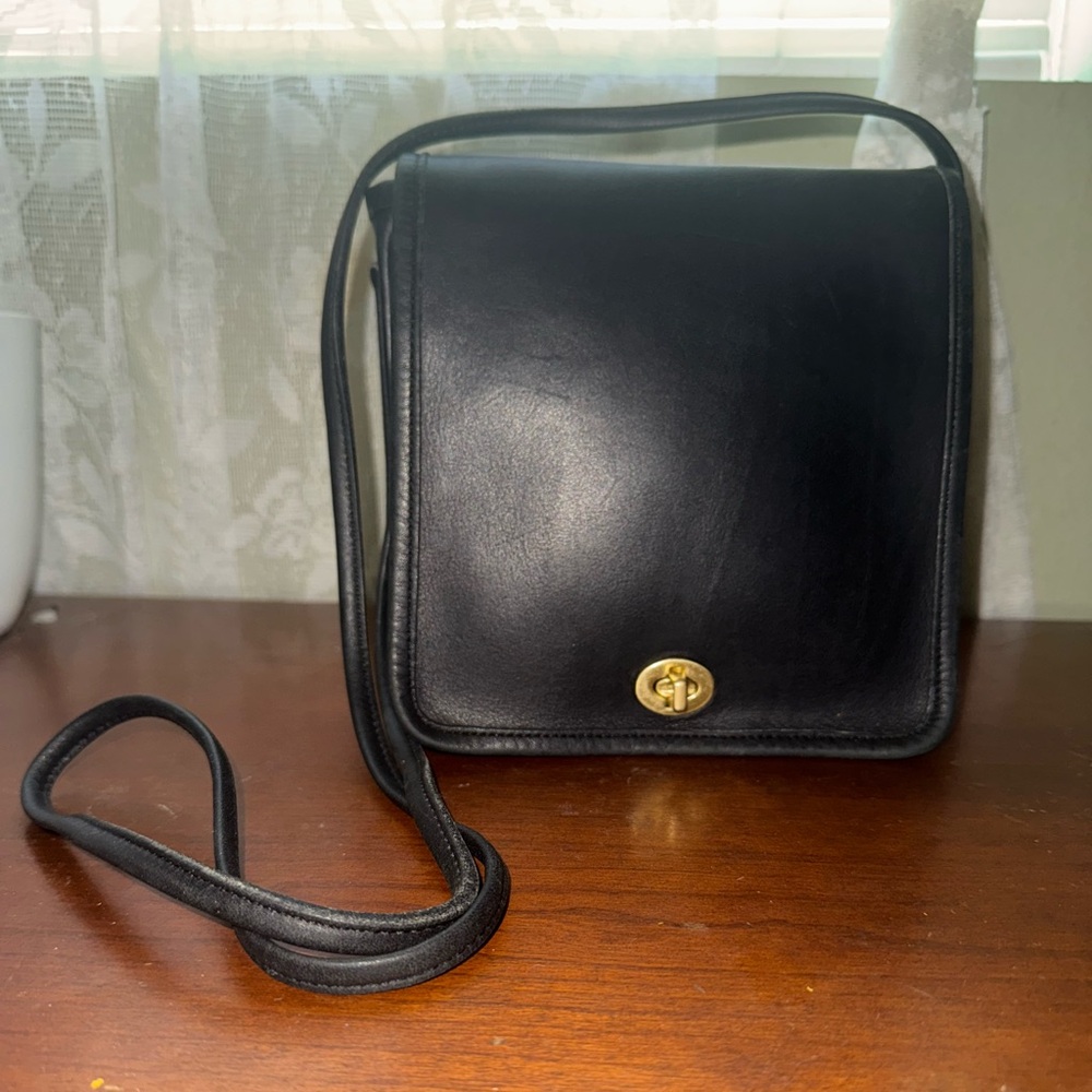 COACH Compact Pouch in Black Leather Vintage Crossbody Bag Circa 2002